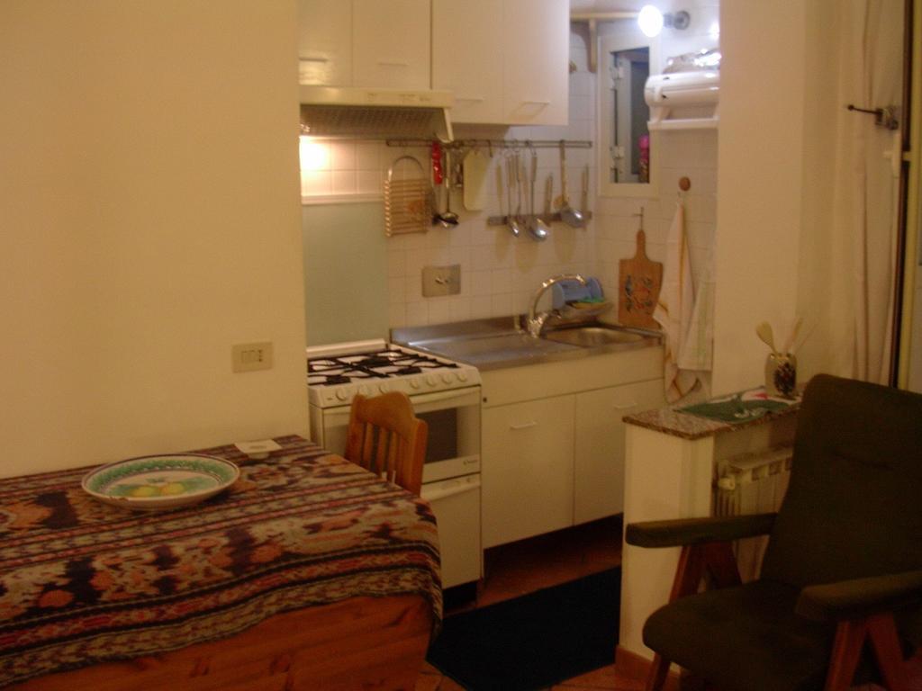 Vacanze Al Colosseo Polveriera Rome Room photo